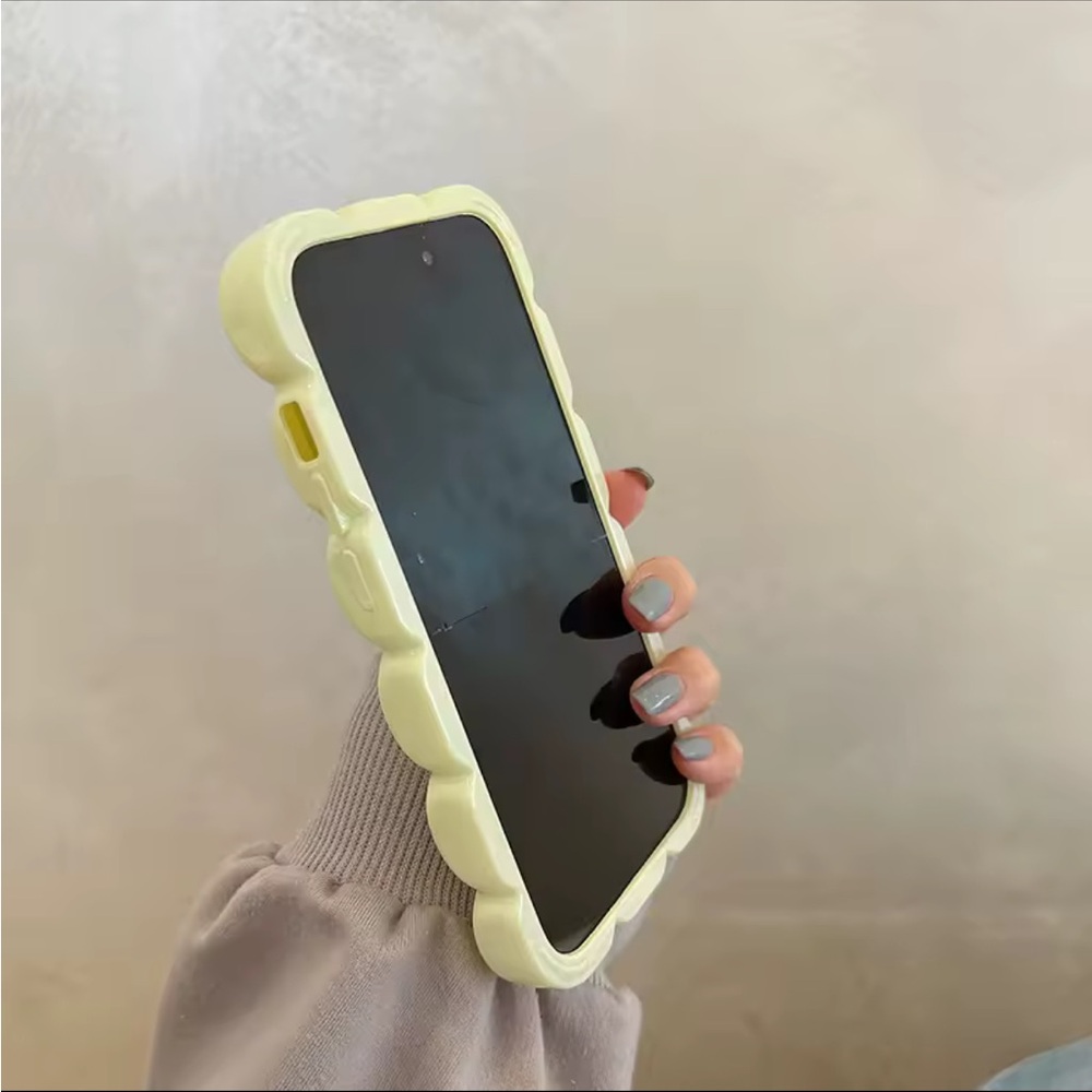 Protective 3D Egg Waffle Grid Case for iPhone 13 (Anti-Drop) - Picture 2 of 8